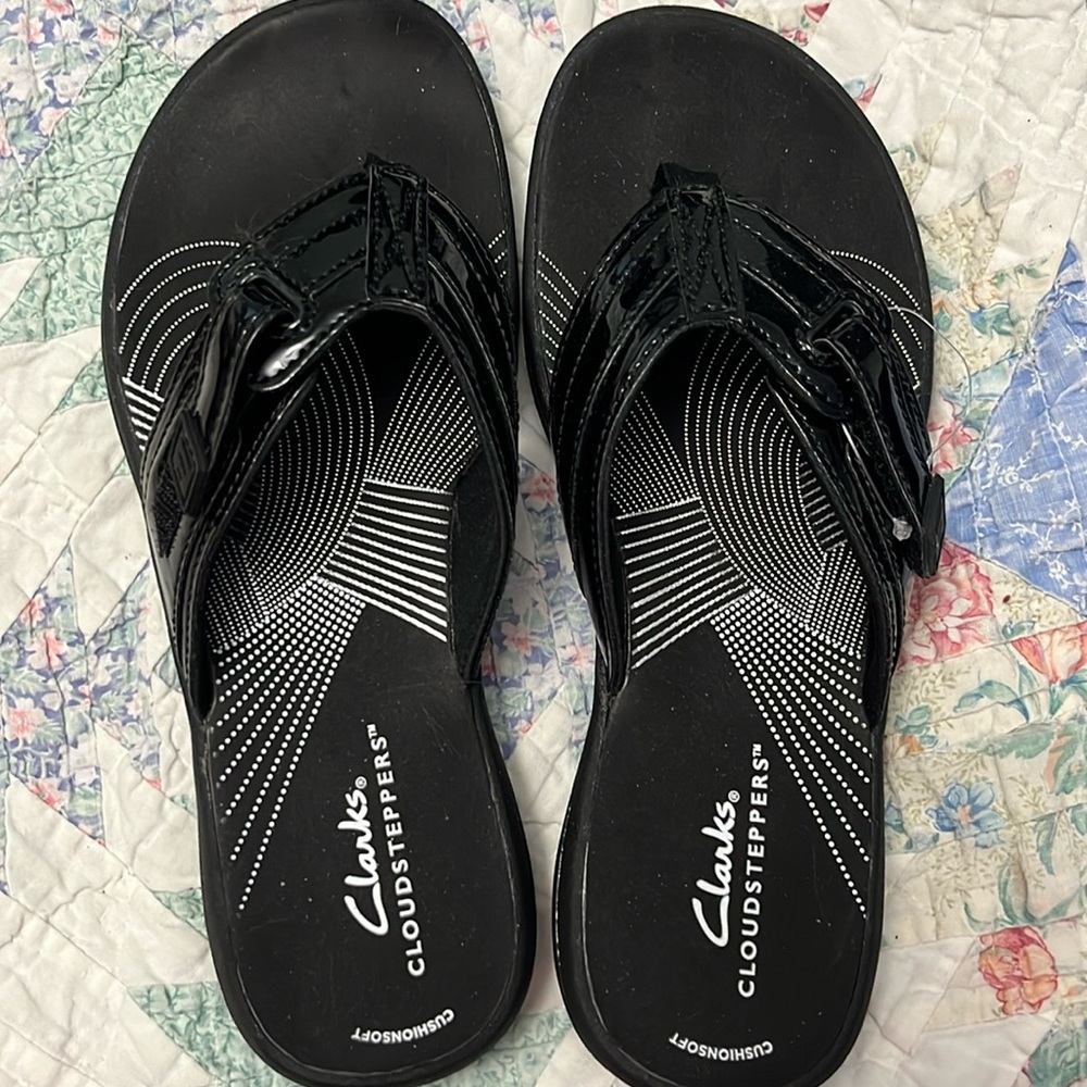 NEW Clark’s cloudsteppers size 6 BNWOB NEW. Adjustable strap